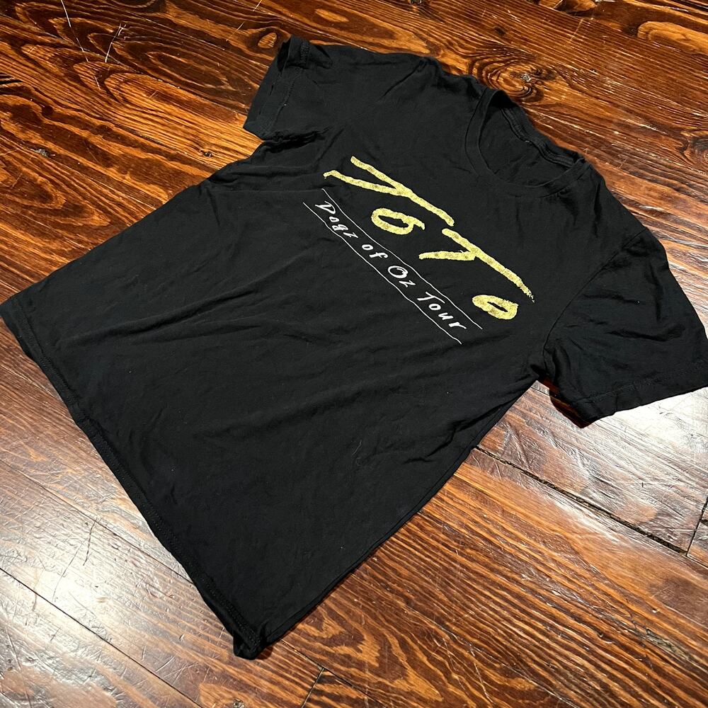 Toto Dogz of Oz Tour 2022 Graphic T Shirt Black Gold Double Sided